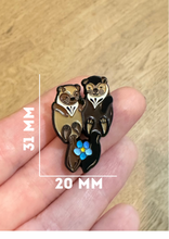 Lataa kuva Galleria-katseluun, Love Otters Pin
