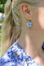 Lataa kuva Galleria-katseluun, Forget-Me-Not Small Hoop Earrings (golden hoop color)
