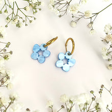 Lataa kuva Galleria-katseluun, Forget-Me-Not Small Hoop Earrings (golden hoop color)
