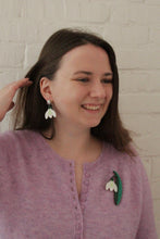 Lataa kuva Galleria-katseluun, Snowdrop Earrings
